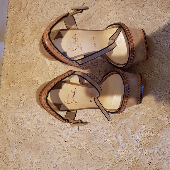 Heels - Picture 2 of 3